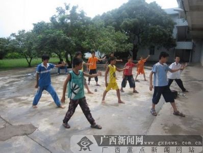 湛江师范学院“三下乡” 情系山茶小学 湛江师范学院“三下乡” 情系山茶小学